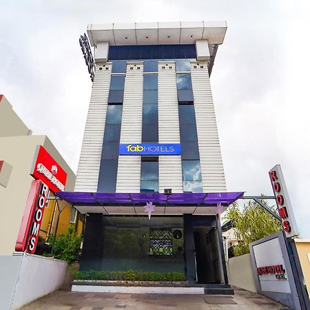 Fabhotel Qube - 800M From Ernakulam Junction South Railway Station Kochi Esterno foto