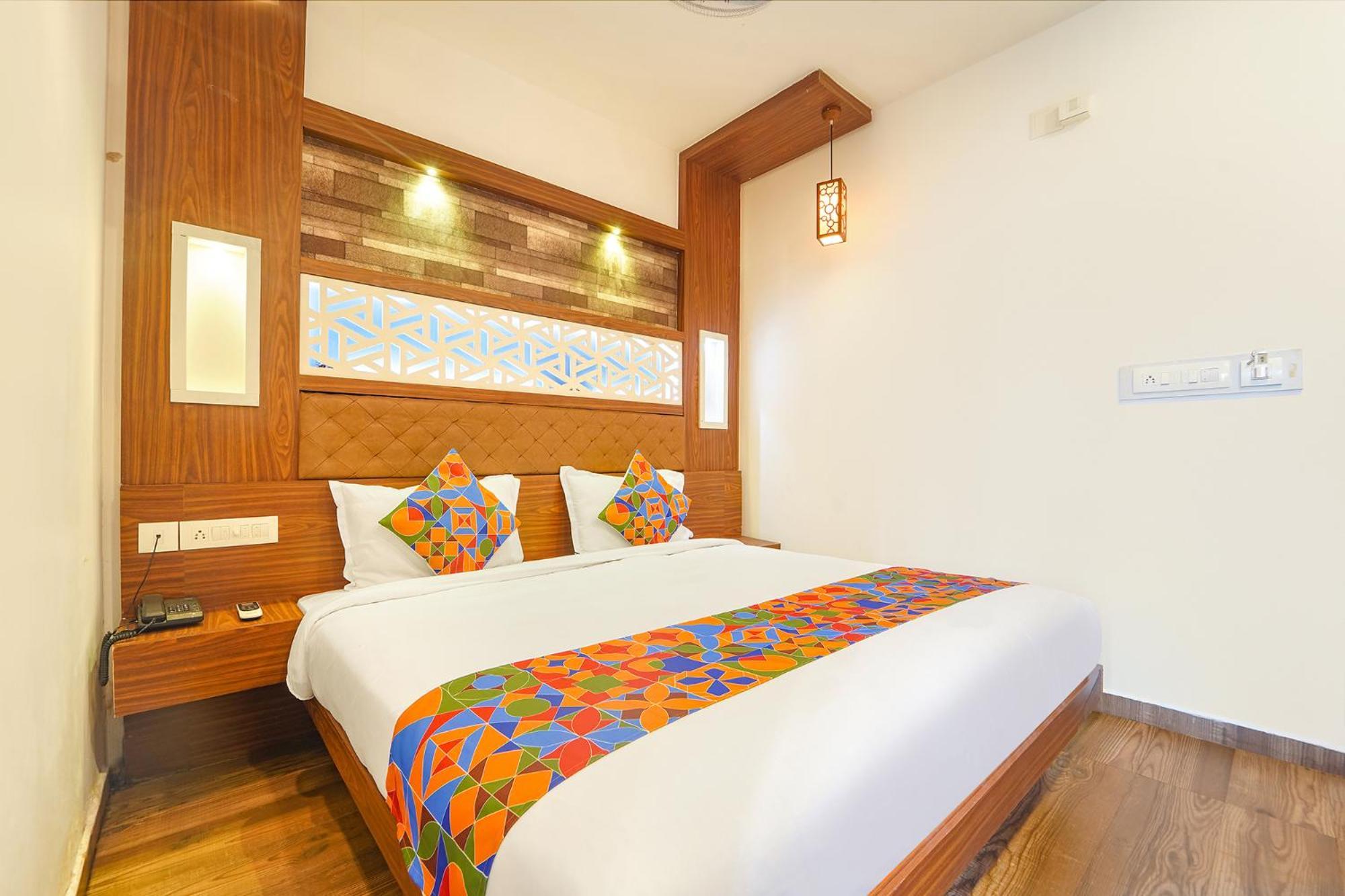 Fabhotel Qube - 800M From Ernakulam Junction South Railway Station Kochi Esterno foto