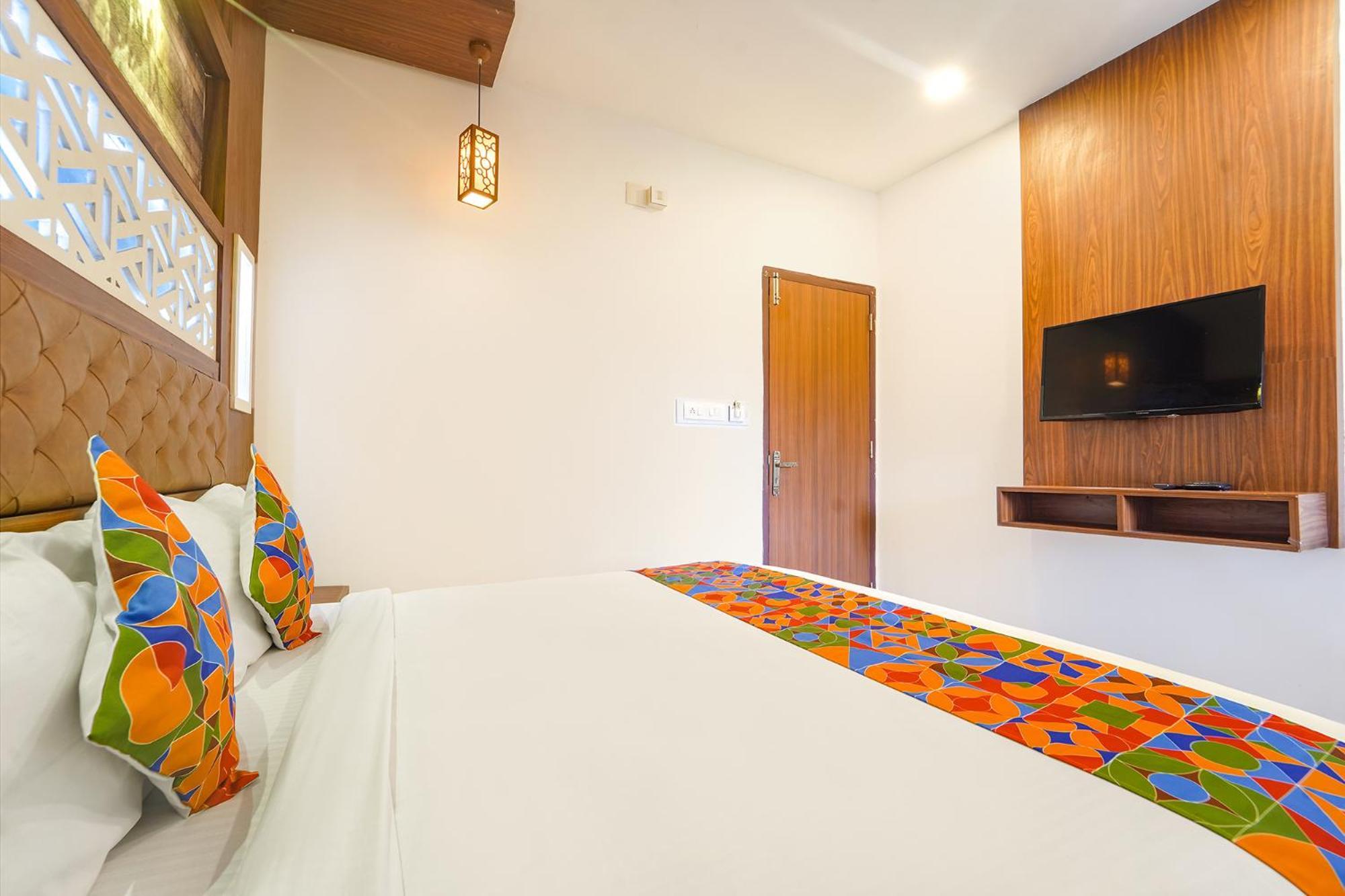 Fabhotel Qube - 800M From Ernakulam Junction South Railway Station Kochi Esterno foto