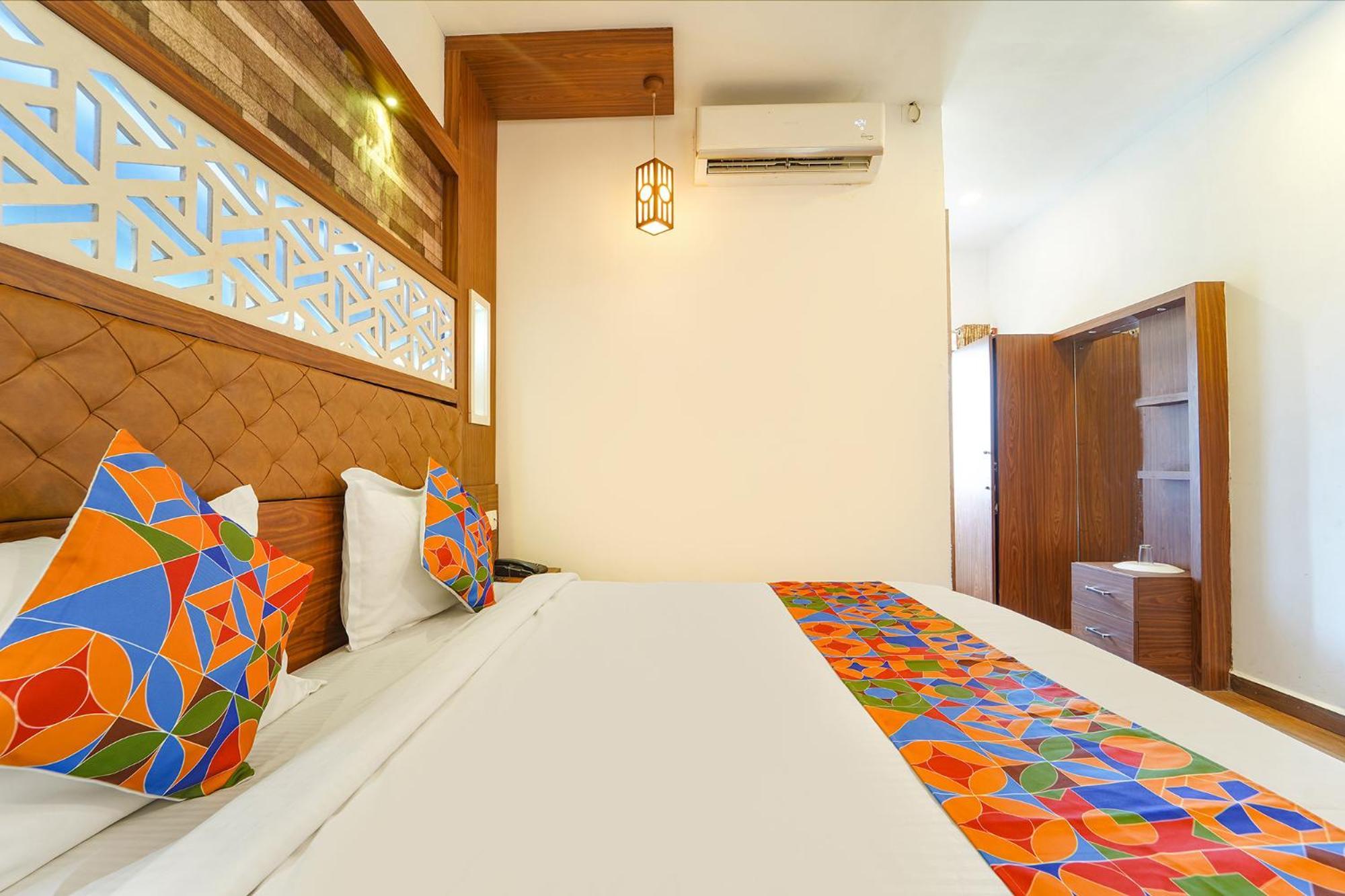 Fabhotel Qube - 800M From Ernakulam Junction South Railway Station Kochi Esterno foto